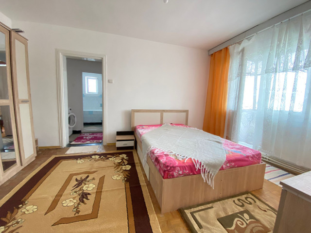 Apartament de vanzare, 2 camere,  semidecomandat,  49 mp, Podu Ros,  (Liceul "Dimitrie Cantemir") 153925
